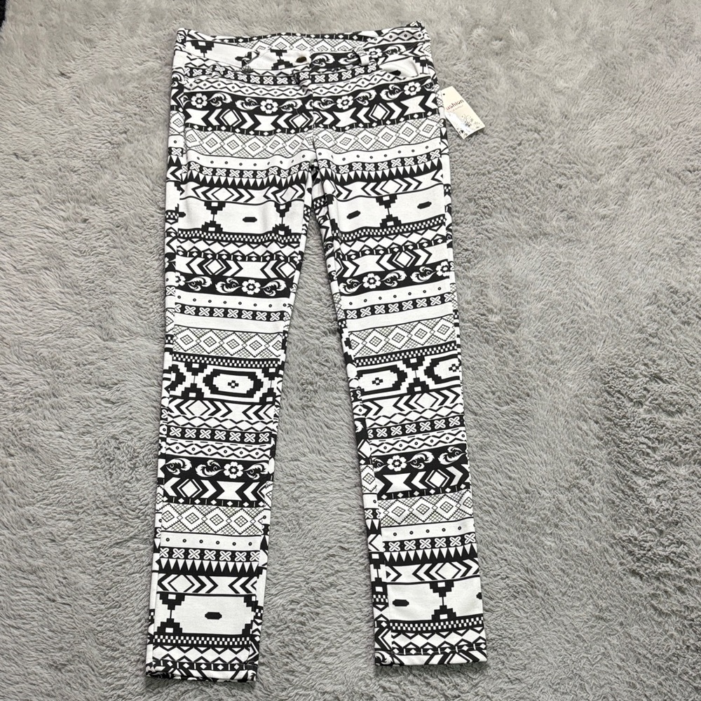 Stylish Black and White Tribal Print Skinny Pants